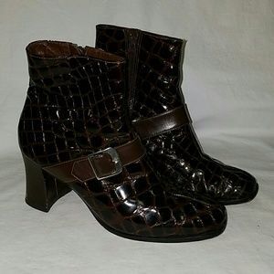 Sorrento patent heeled boots 8, square heels brown